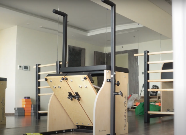stability-chair-pilates-trong-studio