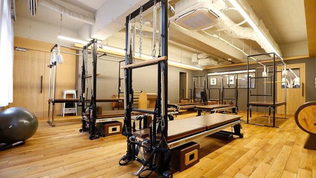 Reformer Pilates tại Studio và Commercial Gym hiện đại