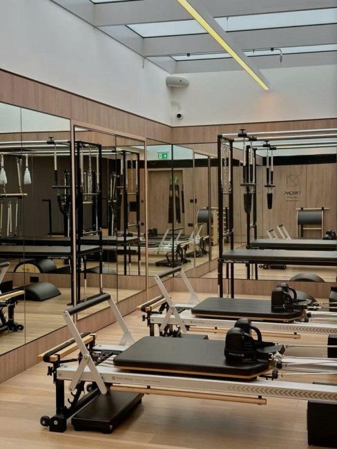 Reformer Pilates tại Studio và Commercial Gym hiện đại